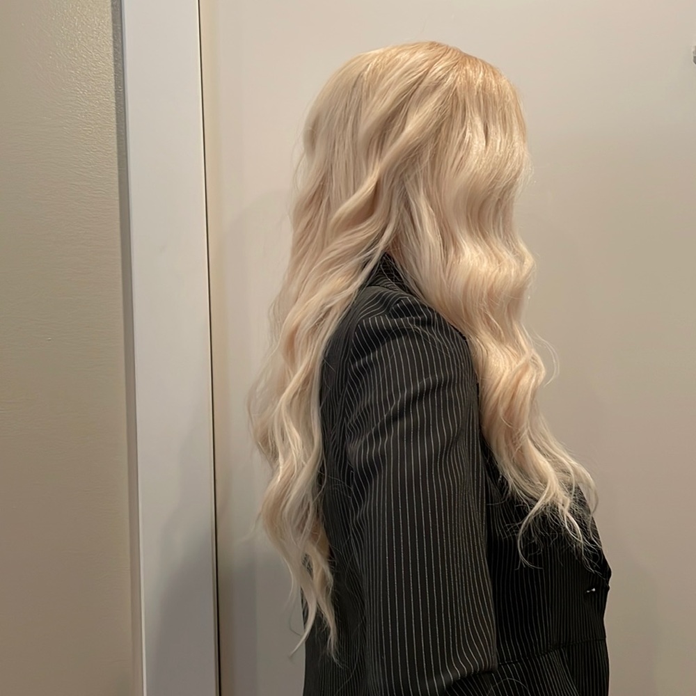 Wig cream blonde wig milk Long Beach waves long wavy beachy wig NWT 23”